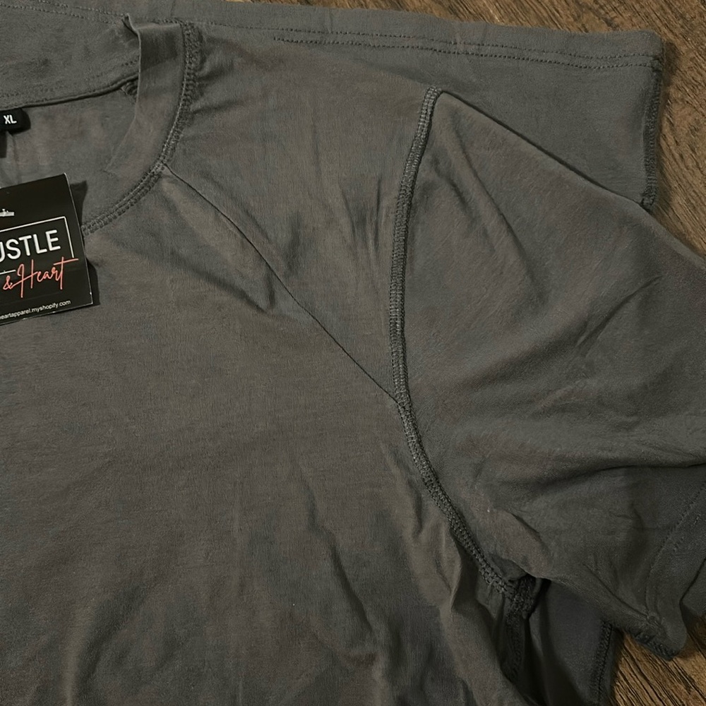 NWT MONO B Men’s Classic Crew Active Tee in grey - Picture 2 of 4